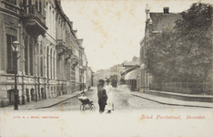 50769 De Brinkpoortstraat gezien vanaf de Keizerstraat. Veel panden zijn in 1894-1985 gesloopt., 01-01-1900 - 01-01-1910