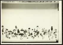 175 Oase in woestijn met mensen en dieren. Collectie in Speelgoedmuseum., 1972-01-01