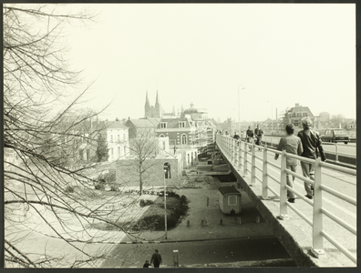 25 Decorbouw bij de Wilhelminabrug, ter hoogte van de Bokkingshang, t.b.v. de opnamen voor de film A bridge too far . ...