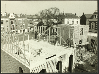 29 Decorbouw bij de Wilhelminabrug, ter hoogte van de Bokkingshang, t.b.v. de opnamen voor de film A bridge too far ., ...