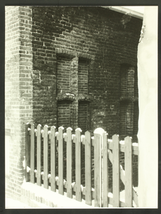 82 Bergkwartier. Zijmuur met gotische vensters in een huis aan de Roggestraat., 1970-01-01