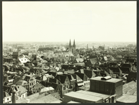 95 Vogelvluchtfoto over het Bergkwartier. Vanaf de toren van de Grote Kerk naar de Bergkerk., 1966-01-01