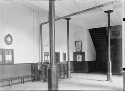 368 Deventer - Pontsteeg 11 - 13 (interieur).: Vestibule. Hogere Burgerschool HBS. In gebruik tot 1938., 1938-01-01