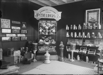 432 Deventer - Assenstraat 32-40; J.P. Coelingh; winkelinterieur/ etalage/ beurskraam., 1931-01-01