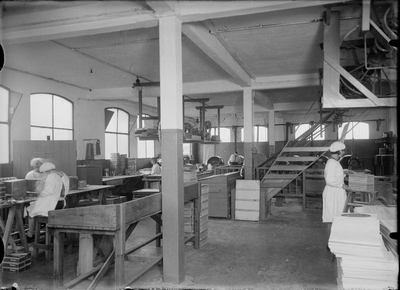 433 Deventer - Assenstraat 32-40; J.P. Coelingh; interieur koekfabriek., 1931-01-01