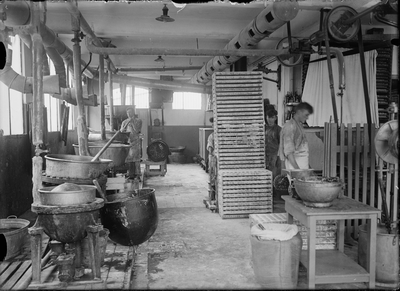 434 Deventer - Assenstraat 32-40; J.P. Coelingh; interieur koekfabriek., 1931-01-01