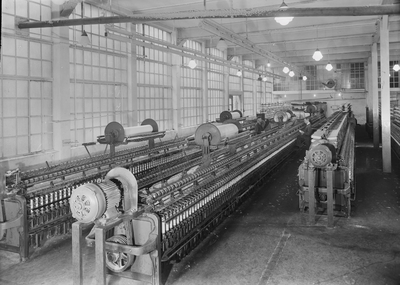 472 Deventer - Lange Zandstraat 139, Ankersmit textielfabriek interieur; Afdeling Spoelerij. garenklossen., 1951-01-01