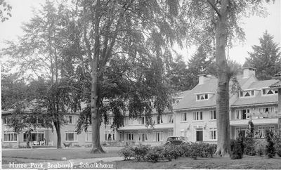596 Schalkhaar - Koningin Wilhelminalaan 15 - Schalkhaar: Huize Park Braband. Gebouwd in 1934 (architect J.D. Postma)., ...