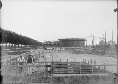 714 Gasfabriek, bouw met grote gashouder., 1909-01-01