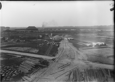 721 Gasfabriek. Gezicht op bouw Zuiverhuis vanaf gashouder., 1909-09-10