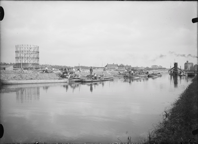 733 Gasfabriek in aanbouw, Gashaven. Werkzaamheden voor ophoging terrein., 1909-10-19