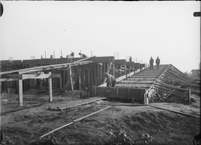 735 Gasfabriek in aanbouw. Opgang grote Regeneratieruimte., 1909-10-26
