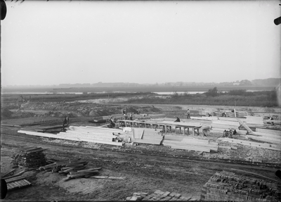 736 Gasfabriek in aanbouw. Algemeen overzicht maken kap sulfaatfabriek en ontgraving stokerij., 1909-10-30