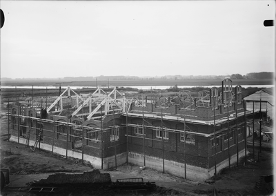 739 Gasfabriek in aanbouw. Gezicht op watergas- en sulfaatfabriek., 1909-11-11