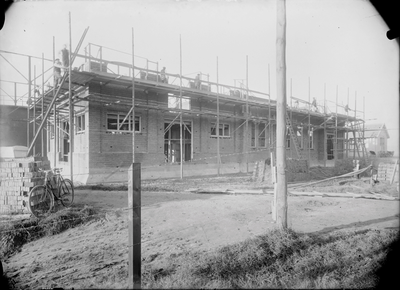 741 Gasfabriek in aanbouw. Administratiegebouw en magazijn., 1909-11-08