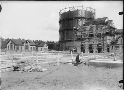 778 Gasfabriek in aanbouw. Met grote Gashouder, 1909-01-01