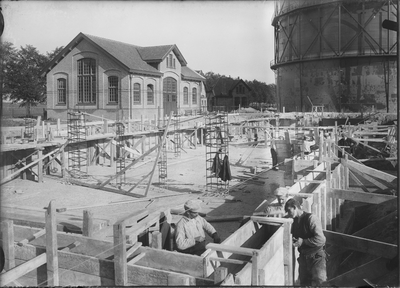780 Gasfabriek in aanbouw. Met rechts grote Gashouder, 1909-01-01