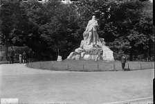 488 Rijsterborgherpark. stationsplein, beeld president Steyn, 1922-01-01