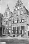 769 Assenstraat 61: Gemeentelijke Spaarbank. Gevels aan de Brink. Links: verbouwd en gerestaureerd in 1890 (arch. J.A. ...
