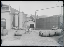 17 Gasfabriek Raambleek: met tonnen op de binnenplaats, 1909-01-01