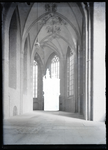 40 Stadsgezichten: interieur Lebuinuskerk met achterin in wit een kansel (?) weggepoetst of juist ingetekend, 1920-06-20