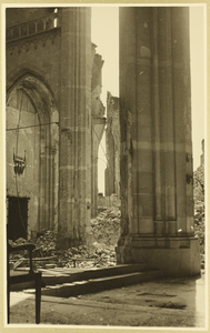 450 Elst. Verwoeste Grote kerk., 1945-04-10