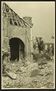 451 Elst. Verwoeste Grote kerk., 1945-04-10