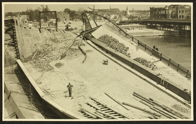 474 Arnhem. Verwoeste brug., 1945-04-10
