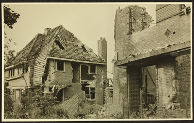 479 Omgeving Oosterbeek. Kapotgeschoten huizen., 1945-04-10