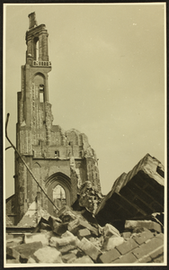 480 Arnhem. Verwoeste Eusebius kerk., 1945-04-10