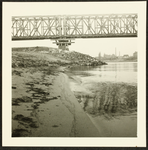 518 Spoorbrug. Laag water in de IJssel., 1959-10-01