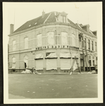 540 Philips Radio Televisie op hoekpand Gibsonstraat / Binnensingel: ramen zijn bedekt met lakens., 1920-01-01