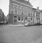 1763 De vroegere zgn. Boterwaag op de hoek Brink en de Boterstraat. Hierin was de Sigarenfabriek 'De Arend'van H.J. ...