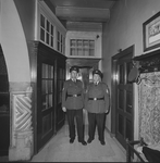 1783 Agenten in de gang van het politiebureau, gevestigd in het Landshuis., 1960-01-01