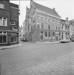 1793 De vroegere zgn. Boterwaag op de hoek Brink en de Boterstraat. Hierin was de Sigarenfabriek 'De Arend'van H.J. ...