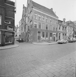 1794 De vroegere zgn. Boterwaag op de hoek Brink en de Boterstraat. Hierin was de Sigarenfabriek 'De Arend'van H.J. ...