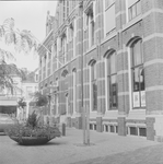 1806 Nieuwstraat 98 - 100: Gebouwd als postkantoor 1907- 1909 (arch. C. H. Peters). , 1960-01-01