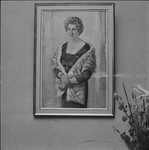 2402 Schilderij van mevr. R. Krooshof-Boonstra. directrice van de N.V. Deventer Schouwburg van 1949 tot okt. 1963., ...