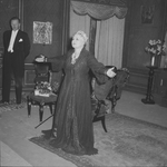 2424 Deventer Schouwburg. Rika Hopper beëindigde haar toneelcarriëre in november 1954 als de keizerin-moeder Maria ...