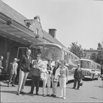 2452 Een Deventer delegatie voor het vertrek naar zusterstad Arnsberg in Duitsland., 1960-01-01