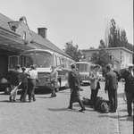 2453 Een Deventer delegatie voor het vertrek naar zusterstad Arnsberg in Duitsland., 1960-01-01