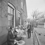 3845 Platvoet. Muziekband The All Timers. Drums: Willem Hensen, Basgitaar: Ko Selders, Sologitaar: Jan v/d Berg, 1960-01-01