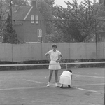 3864 Demonstratie tennis op het tennispark van DLTC aan de Hoge Hondstraat., 1960-01-01