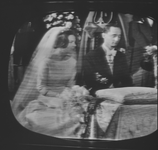 3871 Huwelijksvoltrekking van Prinses Irene en prins Carlos Hugo van Bourbon-Parma op TV., 1964-04-29