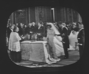 3877 Huwelijksvoltrekking van Prinses Irene en prins Carlos Hugo van Bourbon-Parma op TV., 1964-04-29