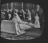 3884 Huwelijksvoltrekking van Prinses Irene en prins Carlos Hugo van Bourbon-Parma op TV., 1964-04-29