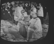 3885 Huwelijksvoltrekking van Prinses Irene en prins Carlos Hugo van Bourbon-Parma op TV., 1964-04-29
