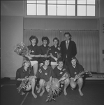 4069 Damesteam Volleybalvereniging Helios. Rechts coach Piet Plant., 1960-01-01