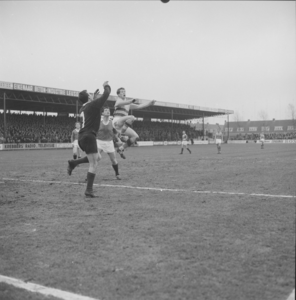 4287 Go Ahead. Voetbalwedstrijd in het Go Ahead stadion aan de Vetkampstraat., 1960-01-01