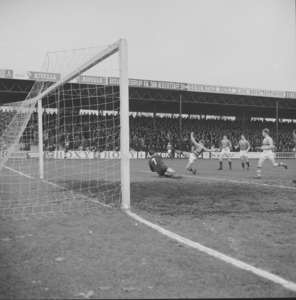 4291 Go Ahead. Voetbalwedstrijd in het Go Ahead stadion aan de Vetkampstraat., 1960-01-01